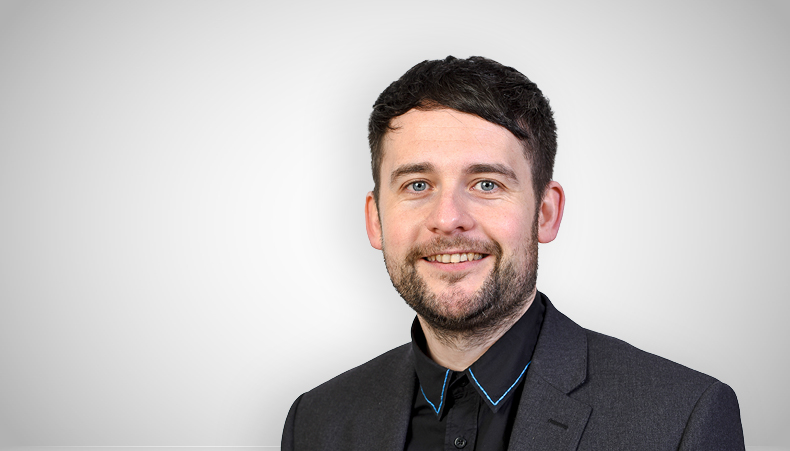 Alex-Williamson-Web-smiley-OCo-790px-X-451px-72ppi8